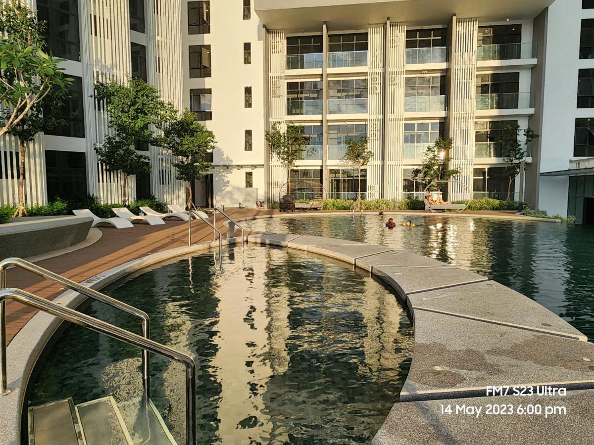 Seaview Luxury Suites At The Shore Kota Kinabalu Exterior foto